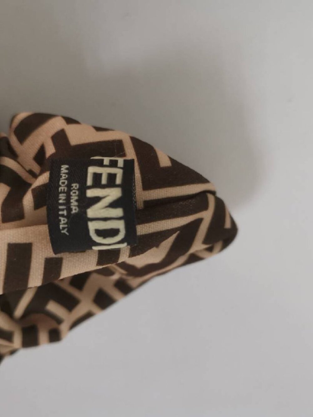 FENDI New Style Scrunchie Ponytail Hair Tie with Letters Elegant Hair Accessory - Picture 3 of 3